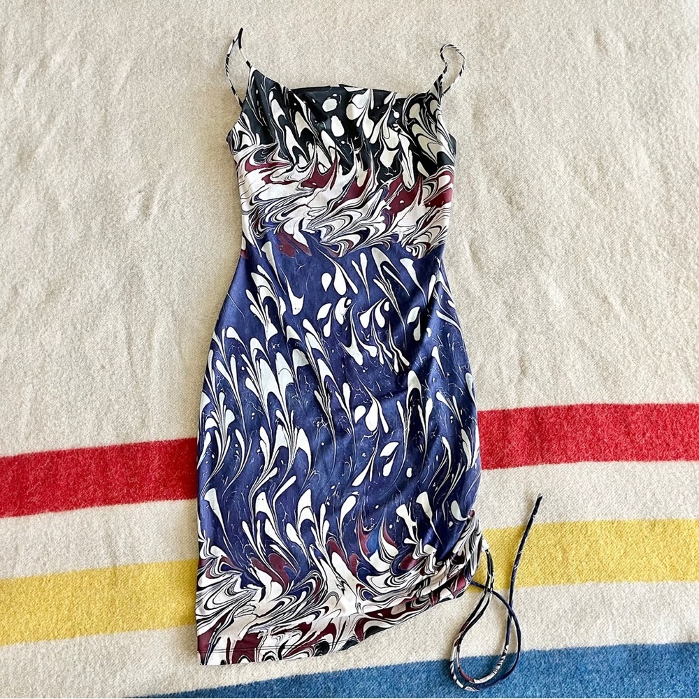 Elegant Swirl Pattern Dress